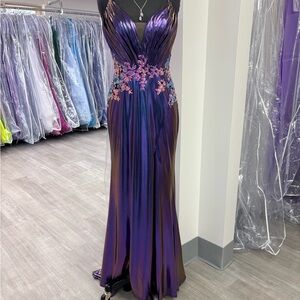 Candice Wang size 8 Elegant Purple Evening Gown with Floral Appliqué NWT